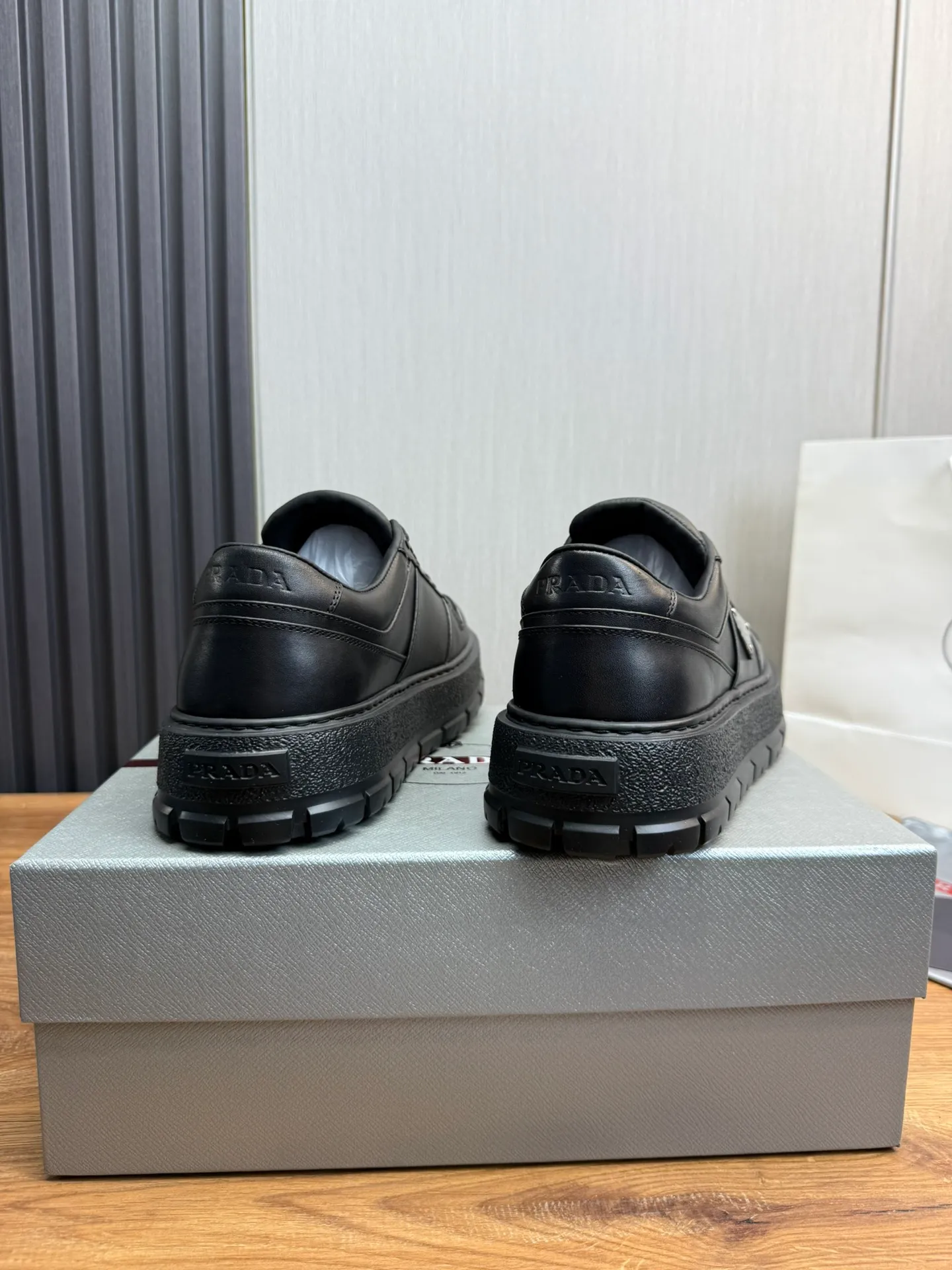 Men's shoes 💰620💰 [PRADA] Autumn and winter hot men's shoes are shipped 👏Official website synchronized ⬆️Original fly-woven cowhide fabric + cowhide lining, 1⃣️:1⃣️reproduction, original sole, 38-45 (45. Customized, non-refundable)